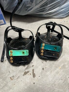 Enduro Scoot Boots: size 3 with accessories